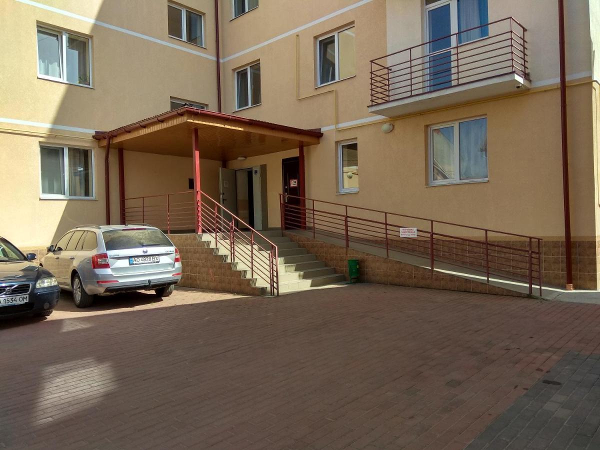 Apartments On Beregovskaya 3 Mukacheve Bagian luar foto