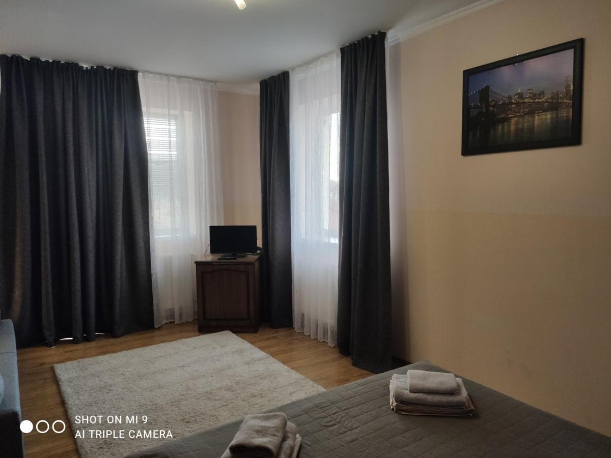 Apartments On Beregovskaya 3 Mukacheve Bagian luar foto