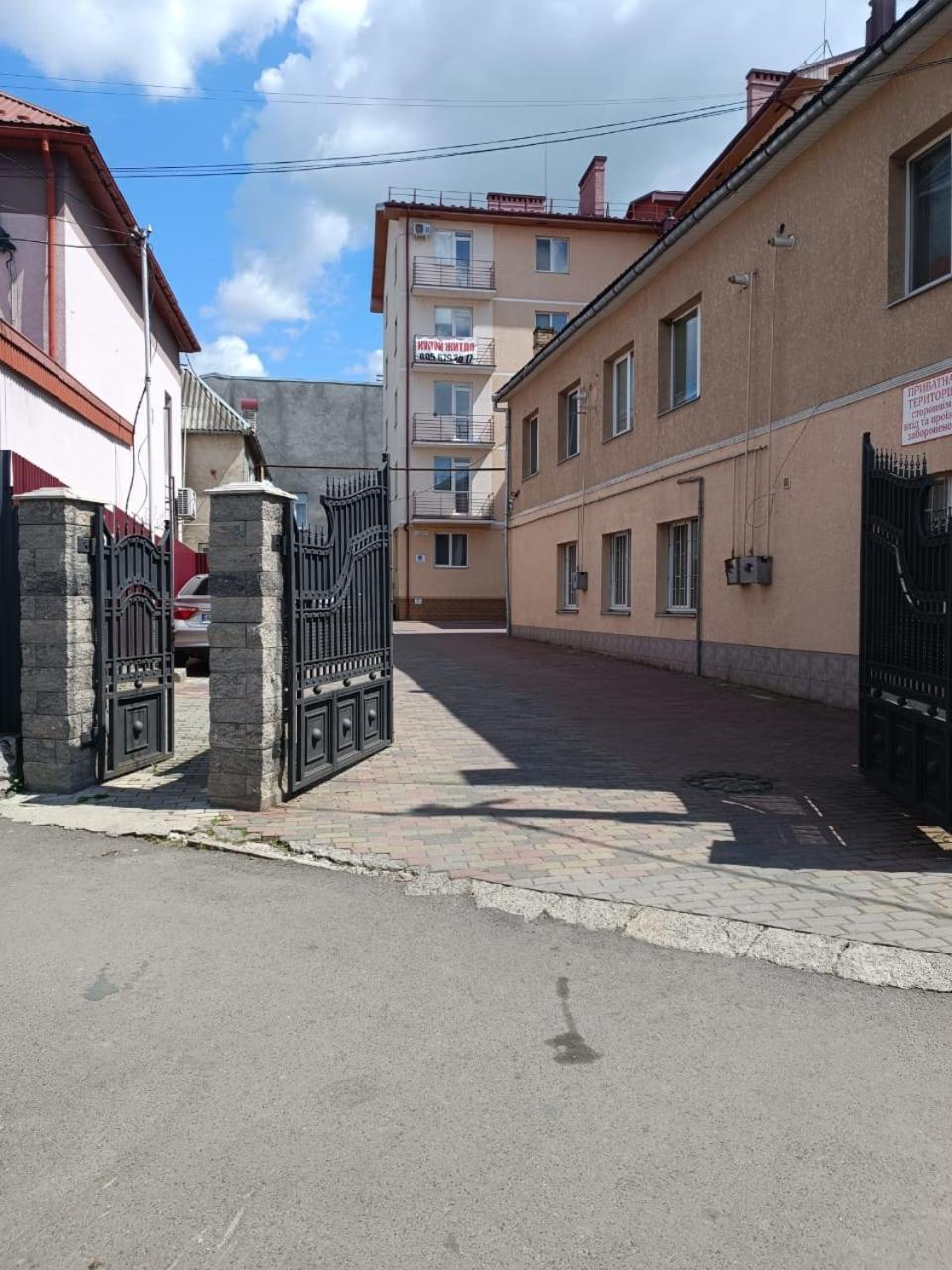 Apartments On Beregovskaya 3 Mukacheve Bagian luar foto